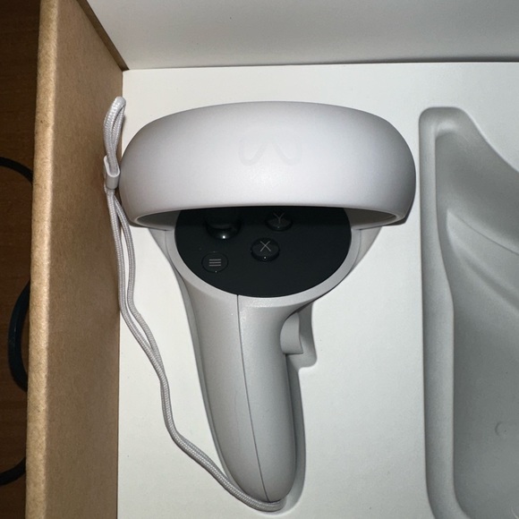 Oculus Meta Quest 2 Advanced All-In-One Virtual Reality Headset- 256GB - Picture 5 of 6